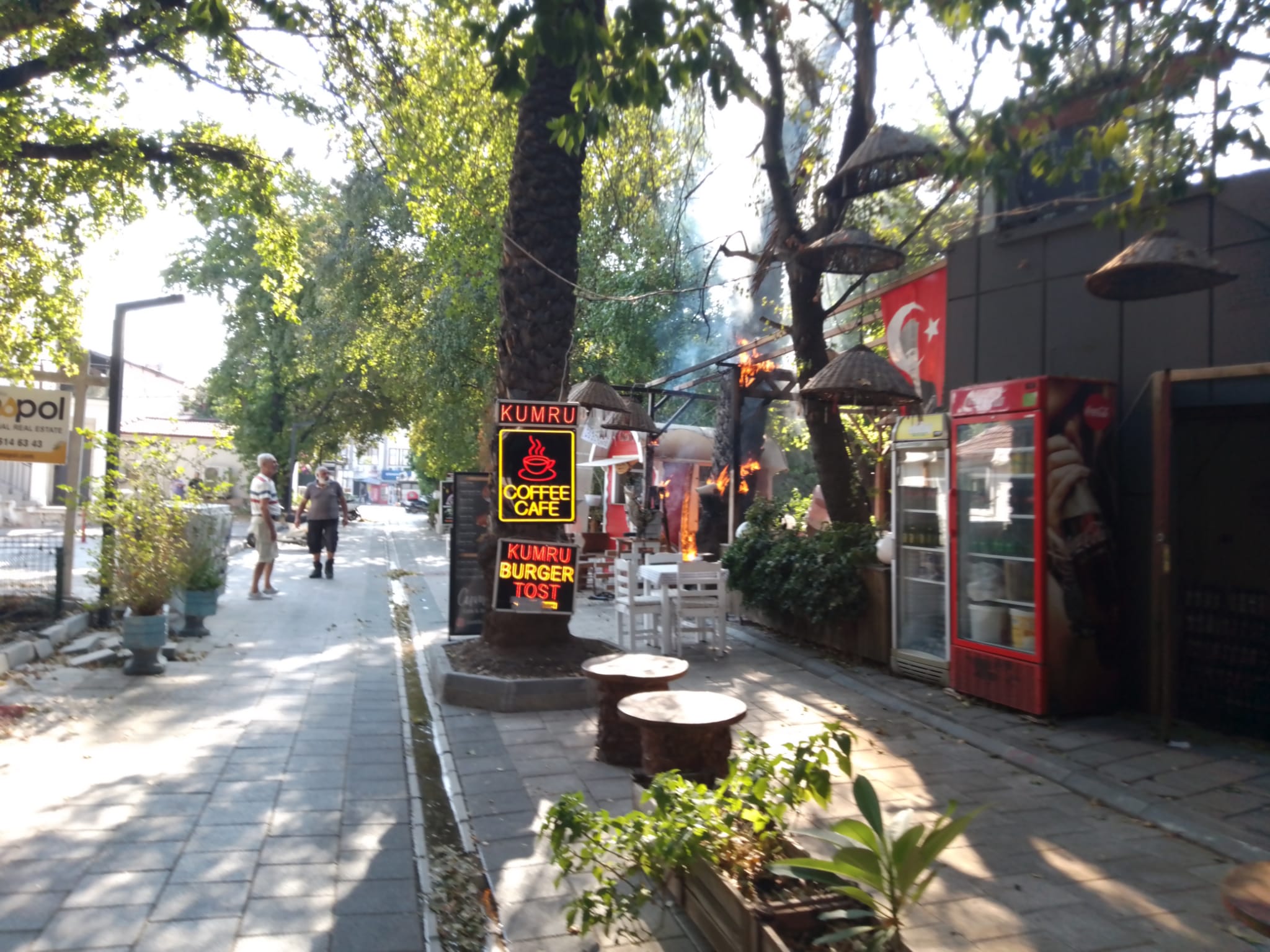 Ruhsatı Olmadığı İddia Edilen Cafede Patlama Oldu (1)