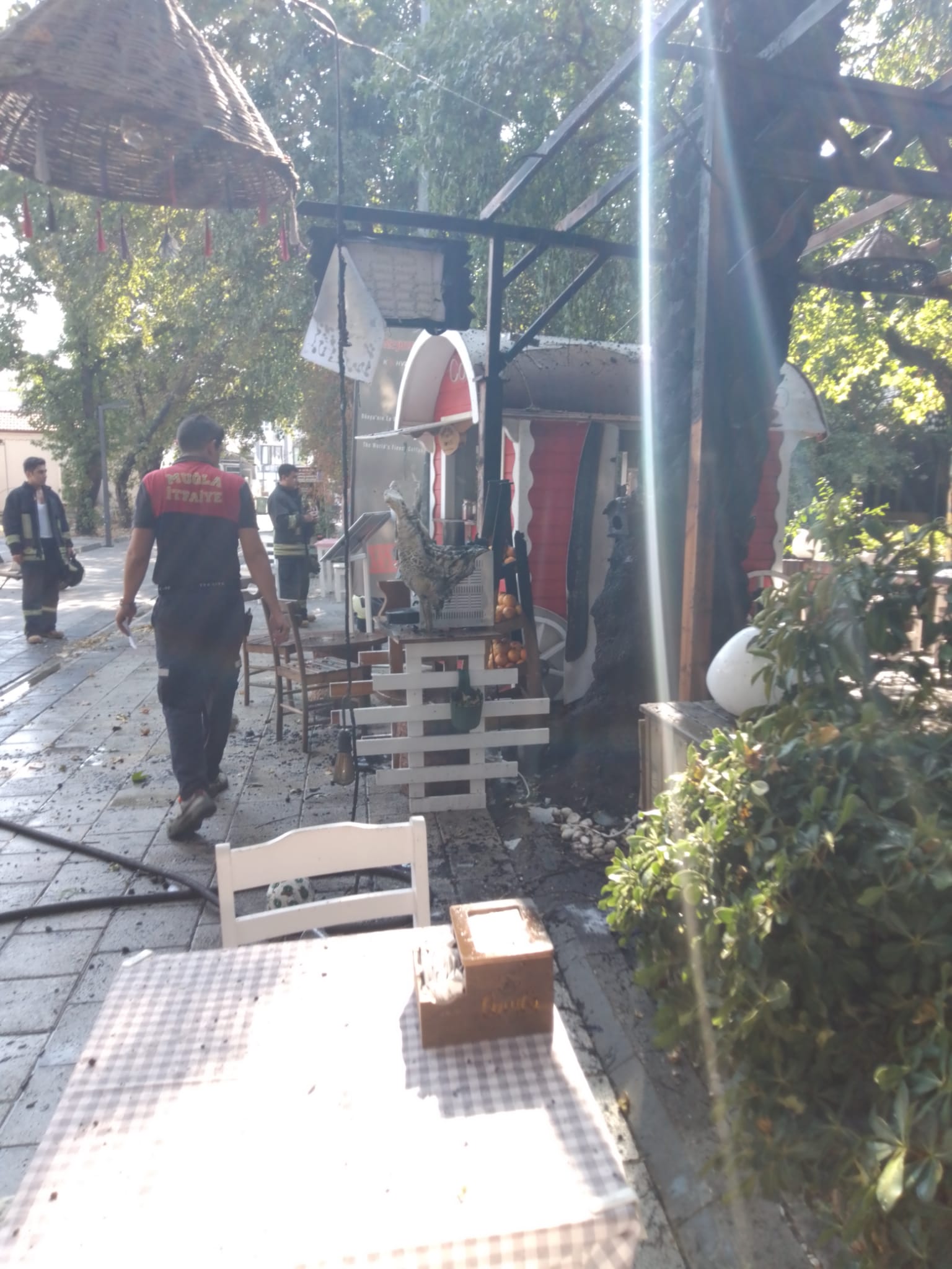 Ruhsatı Olmadığı İddia Edilen Cafede Patlama Oldu (4)