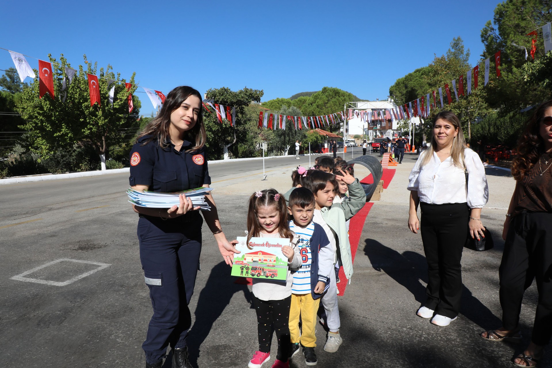 Muğla Büyükşehir Belediyesi İtfaiyesi'nden Miniklere Yangın Eğitimi (1)