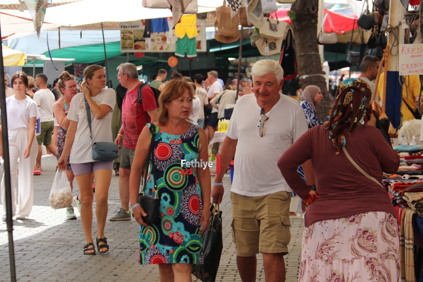 Salı Pazarında Turist Yoğunluğu Yaşandı (1)