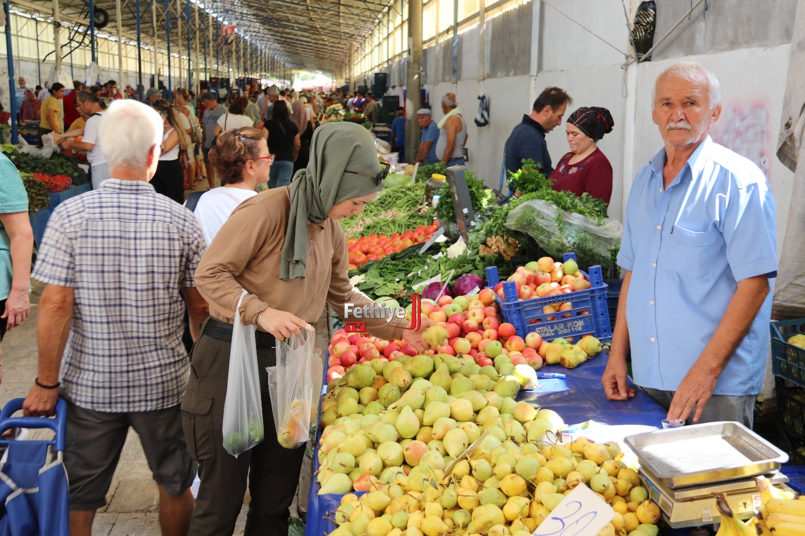 Salı Pazarında Turist Yoğunluğu Yaşandı (7)