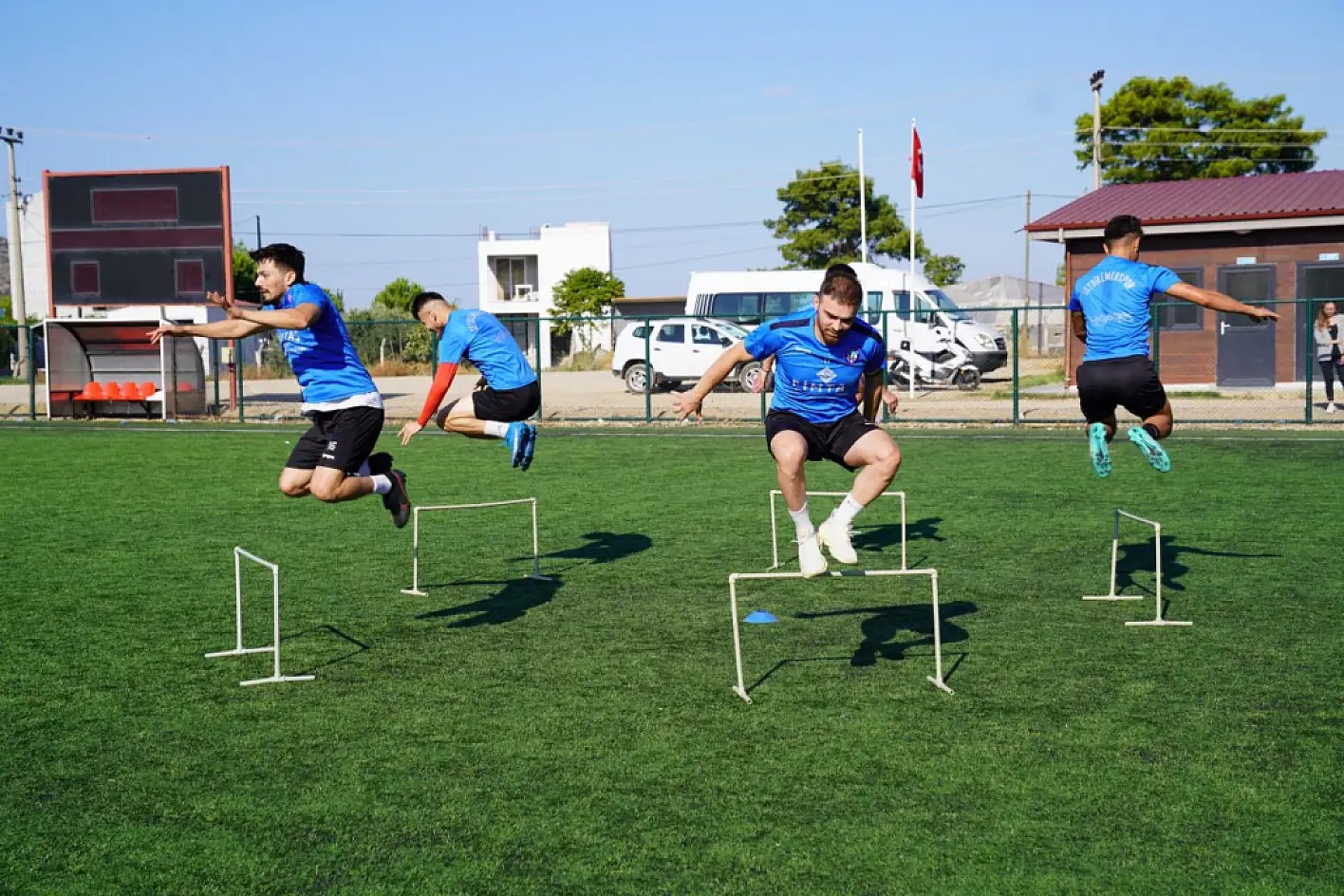 Başkan Akdenizli’den Futbolculara Baklava İkramı 1