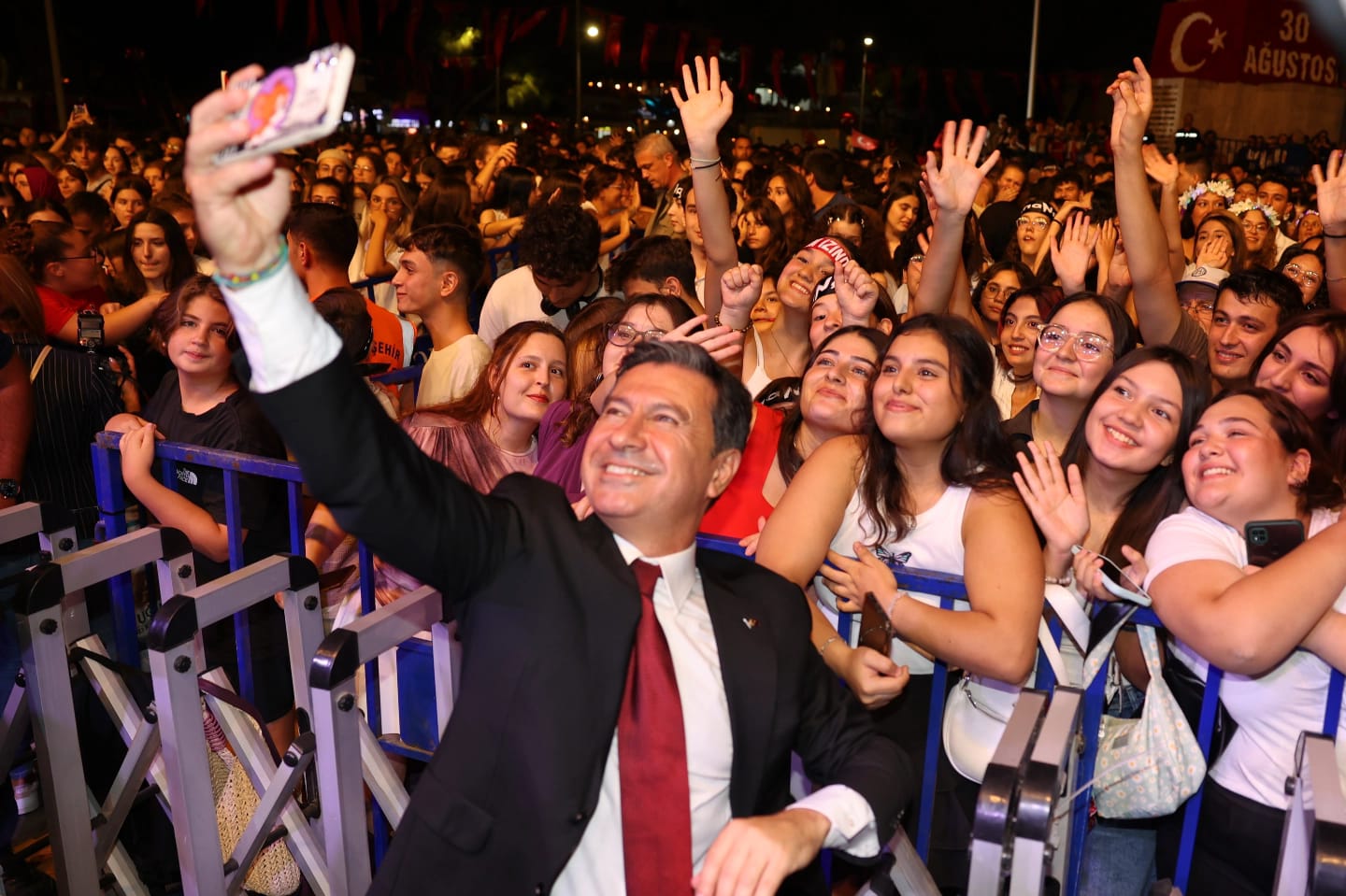 Başkan Aras, Cumhuriyet Hem Demokrasinin Hem De Bağımsızlığın Teminatıdır (4)