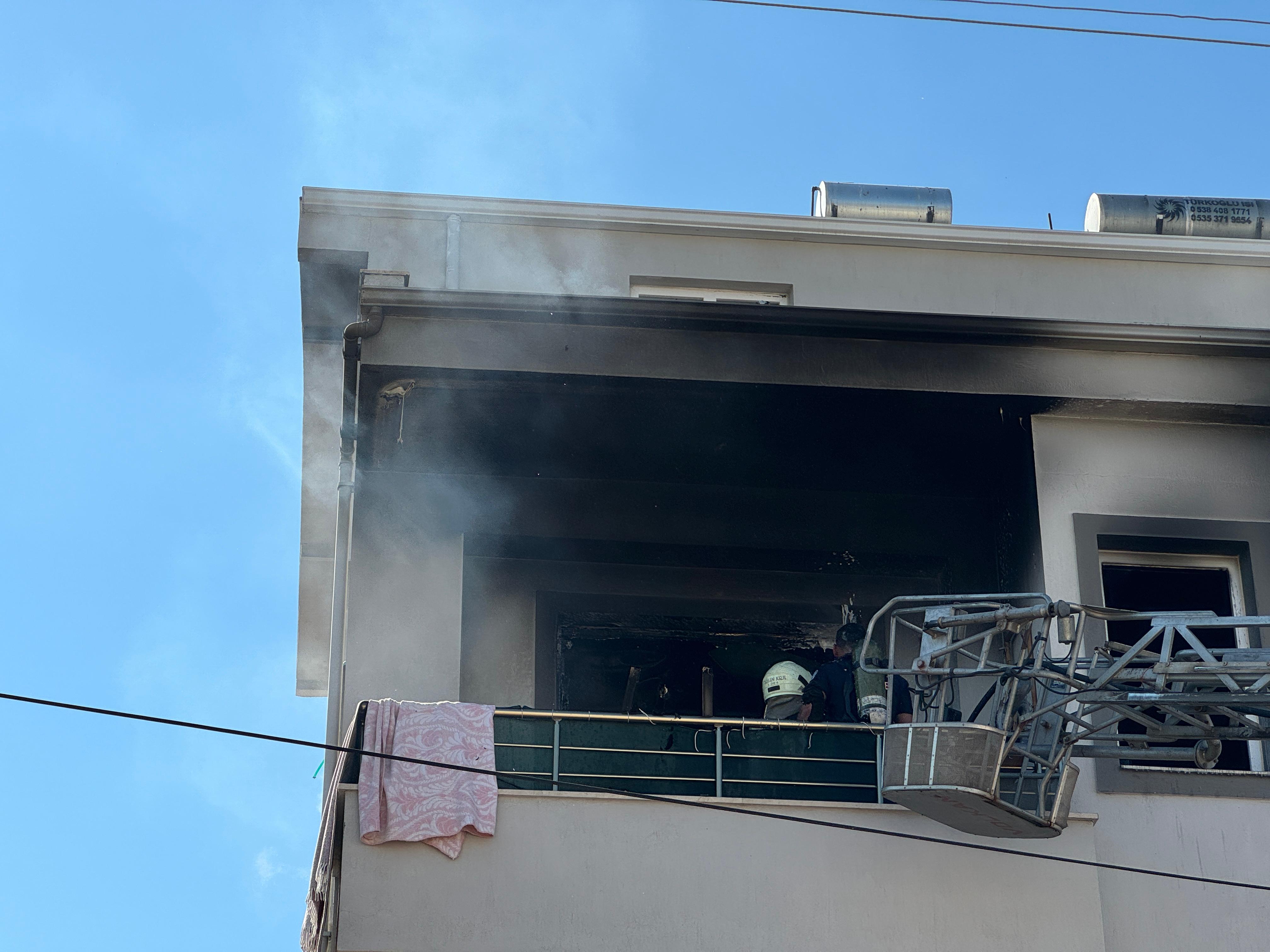 Fethiye'de Çocuğun Çakmakla Oynarken Çıkardığı Ev Yangını Söndürüldü (3)