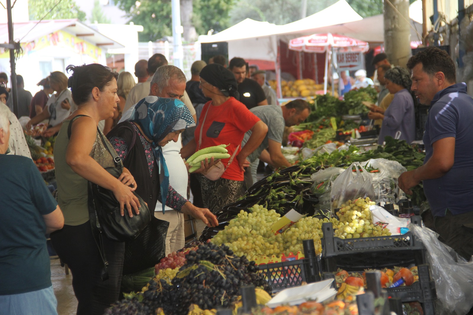 Fethiye’de Kış Meyve Ve Sebze Fiyatları Tezgahlarda Yerini Aldı (14)