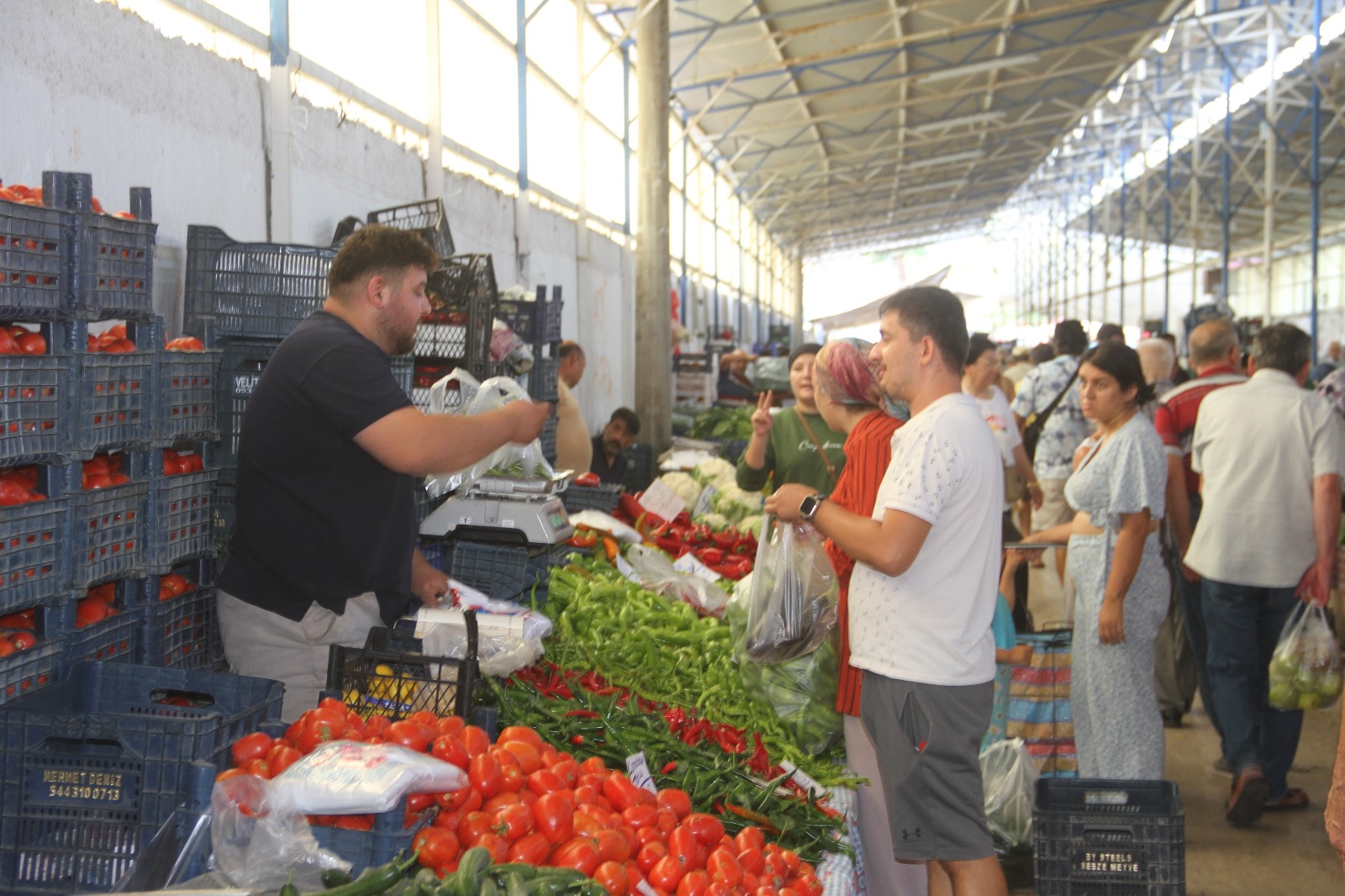 Fethiye’de Kış Meyve Ve Sebze Fiyatları Tezgahlarda Yerini Aldı (17)