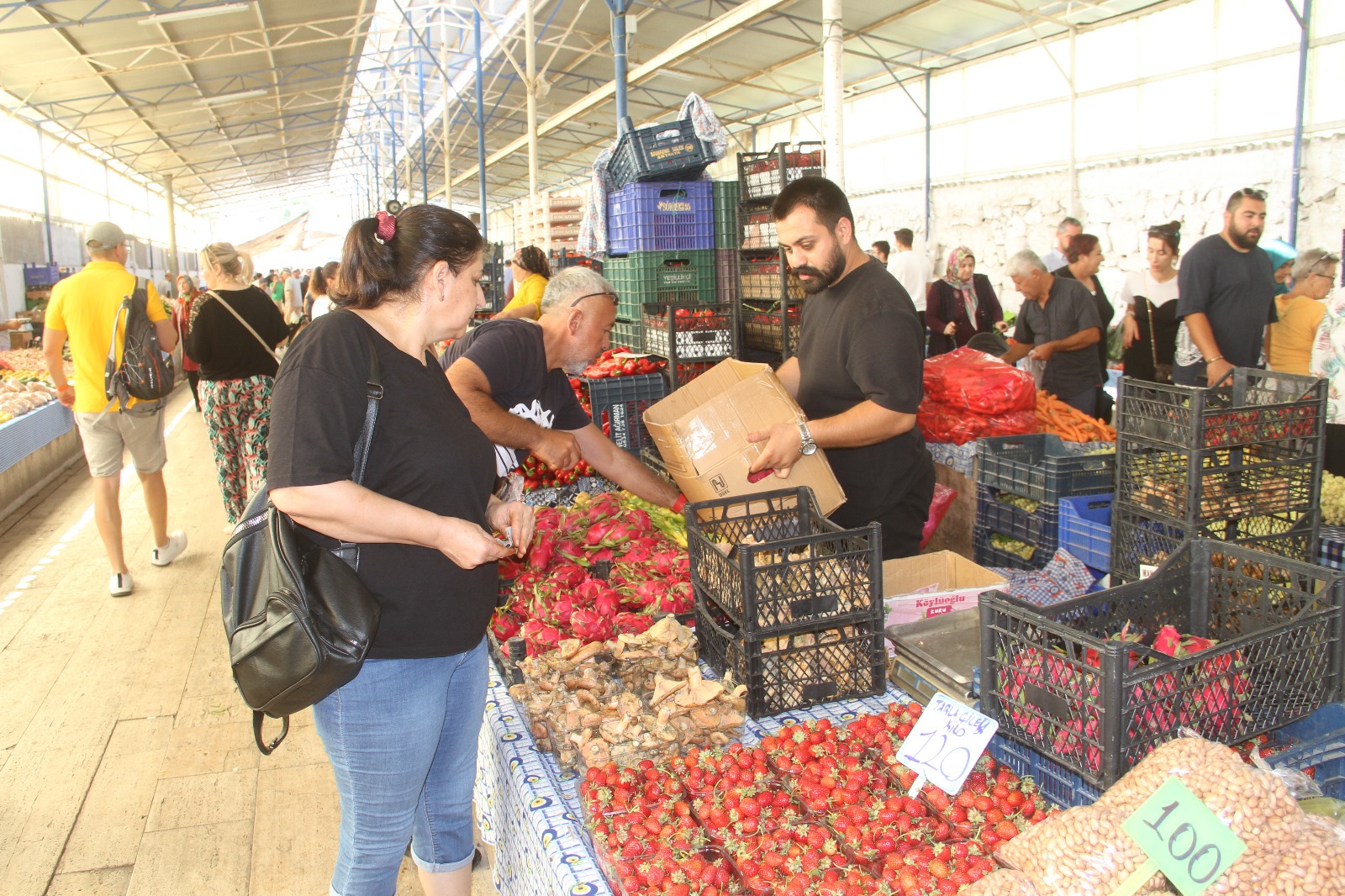 Fethiye’de Kış Meyve Ve Sebze Fiyatları Tezgahlarda Yerini Aldı (4)