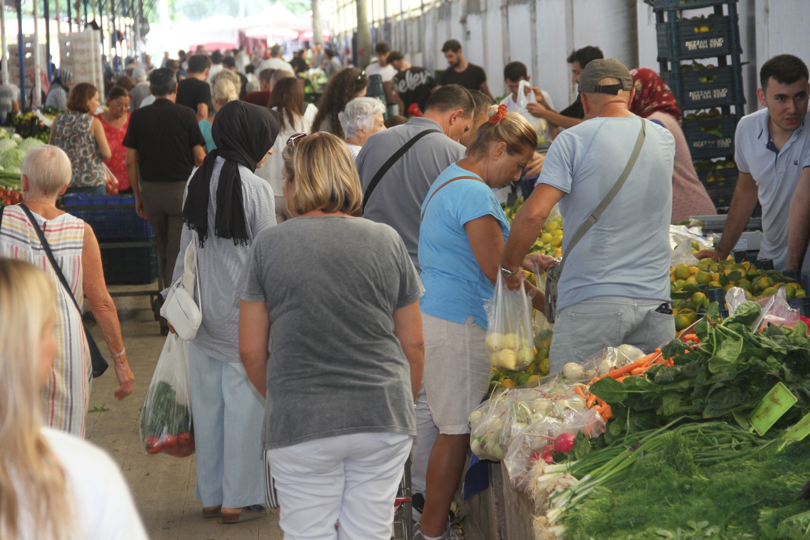 Fethiye’de Kış Meyve Ve Sebze Fiyatları Tezgahlarda Yerini Aldı (5)