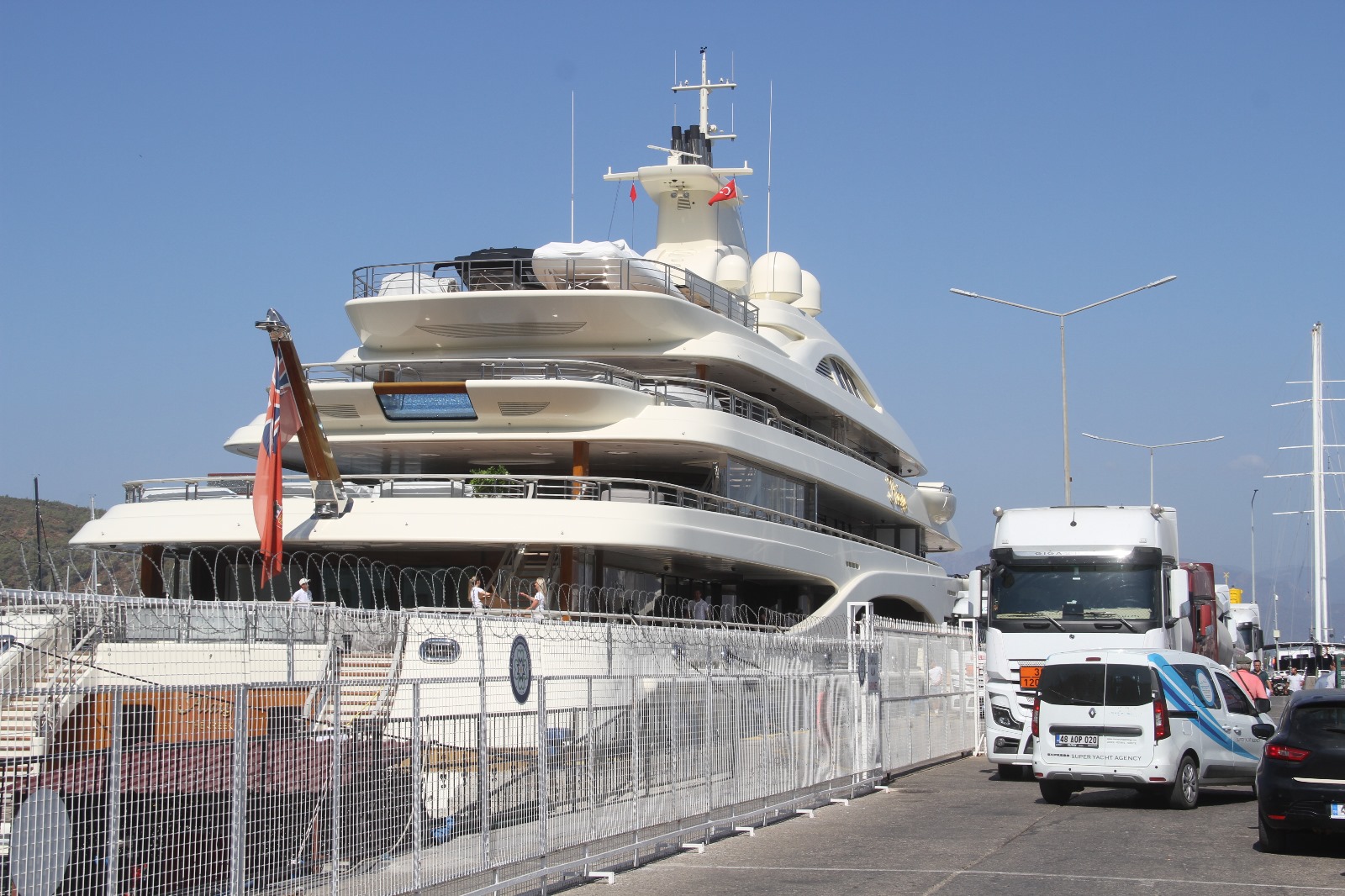 Fethiye’de Lüks Yat Alaiya 300 Ton Yakıt İkmali Yaptı (3)