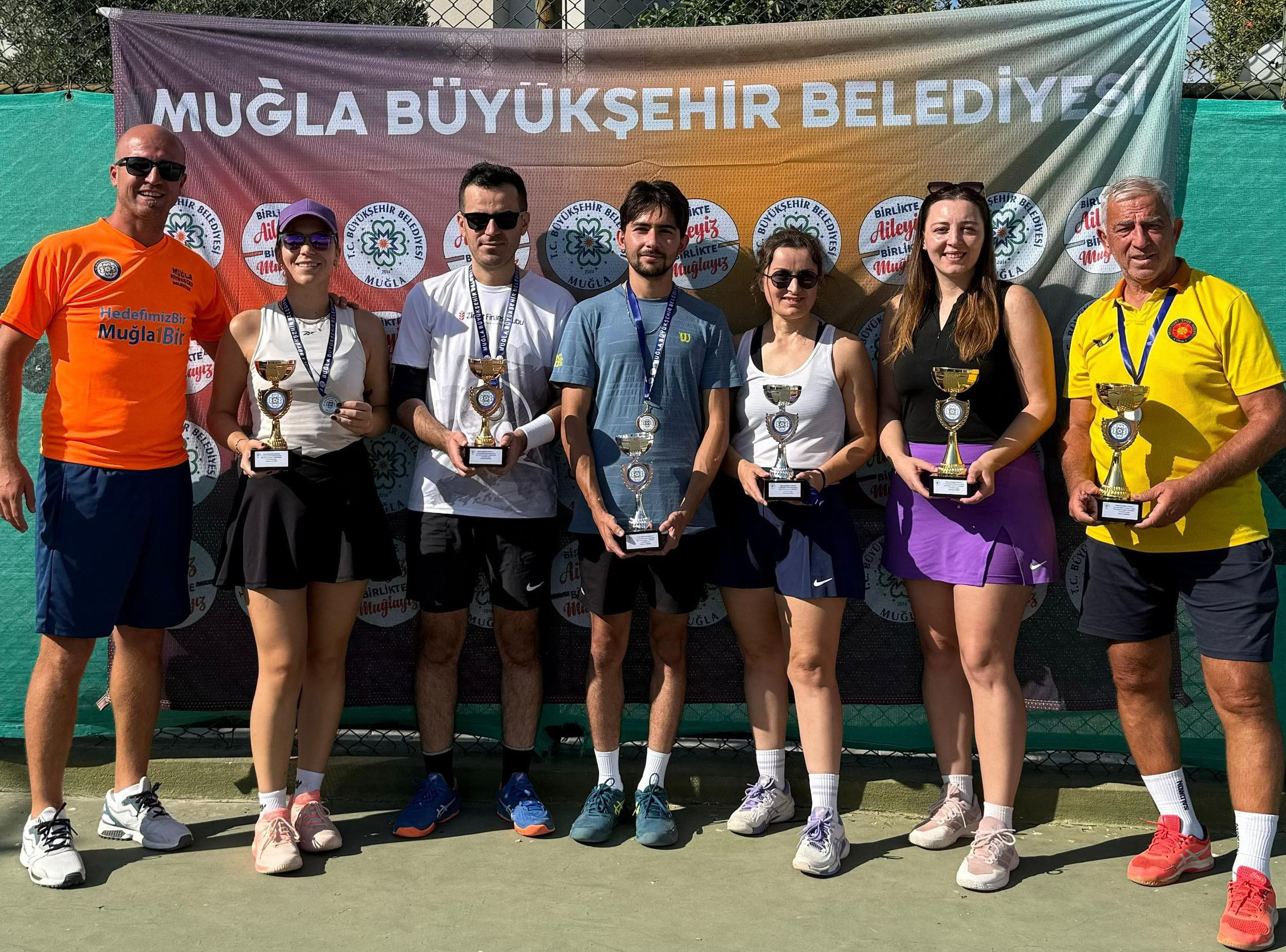 Muğla Büyükşehir Belediyesi 6. Geleneksel Cumhuriyet Kupası Karma Tenis Turnuvası Dalaman'da Yapıldı (2)