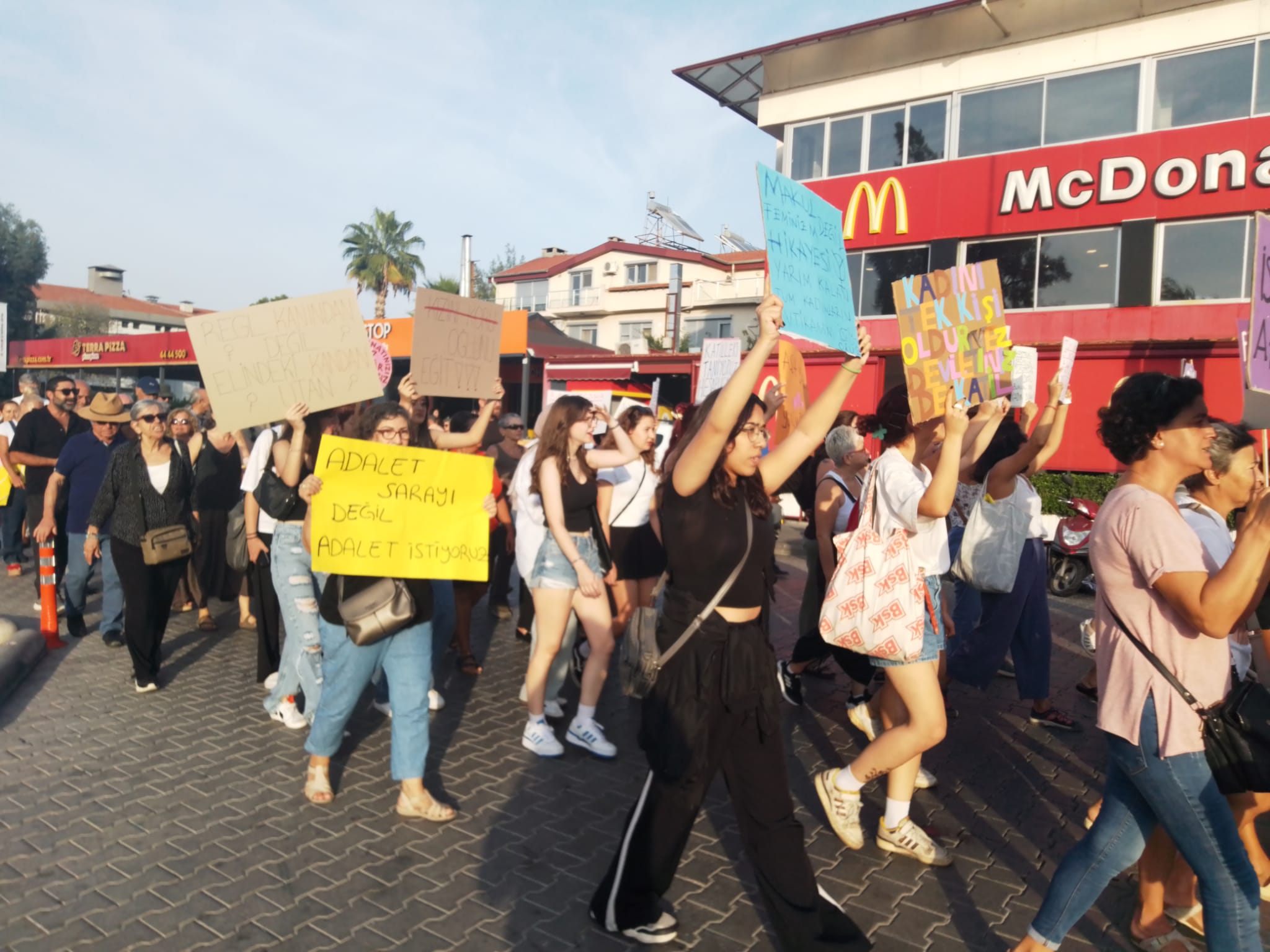 ‘Tacize Ve Cinayete Dur’ Demek İçin Yürüdüler (11)