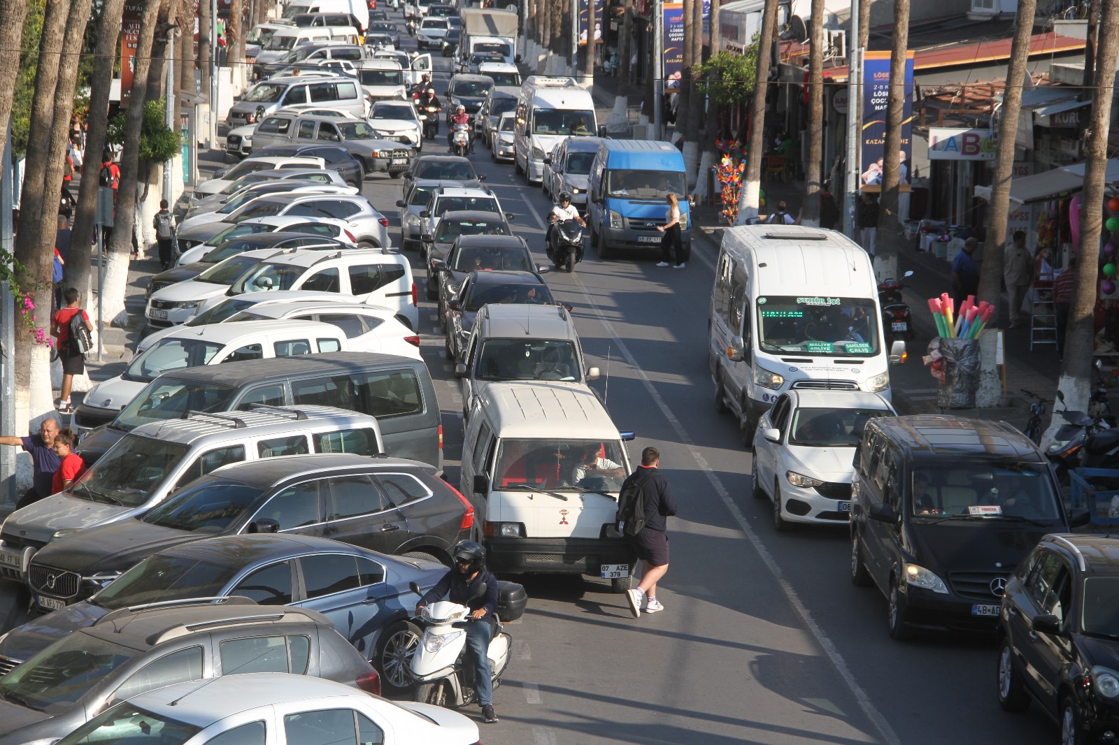 Fethiye Çarşısında Okul Çıkışlarında Trafik Felç Oluyor (2)