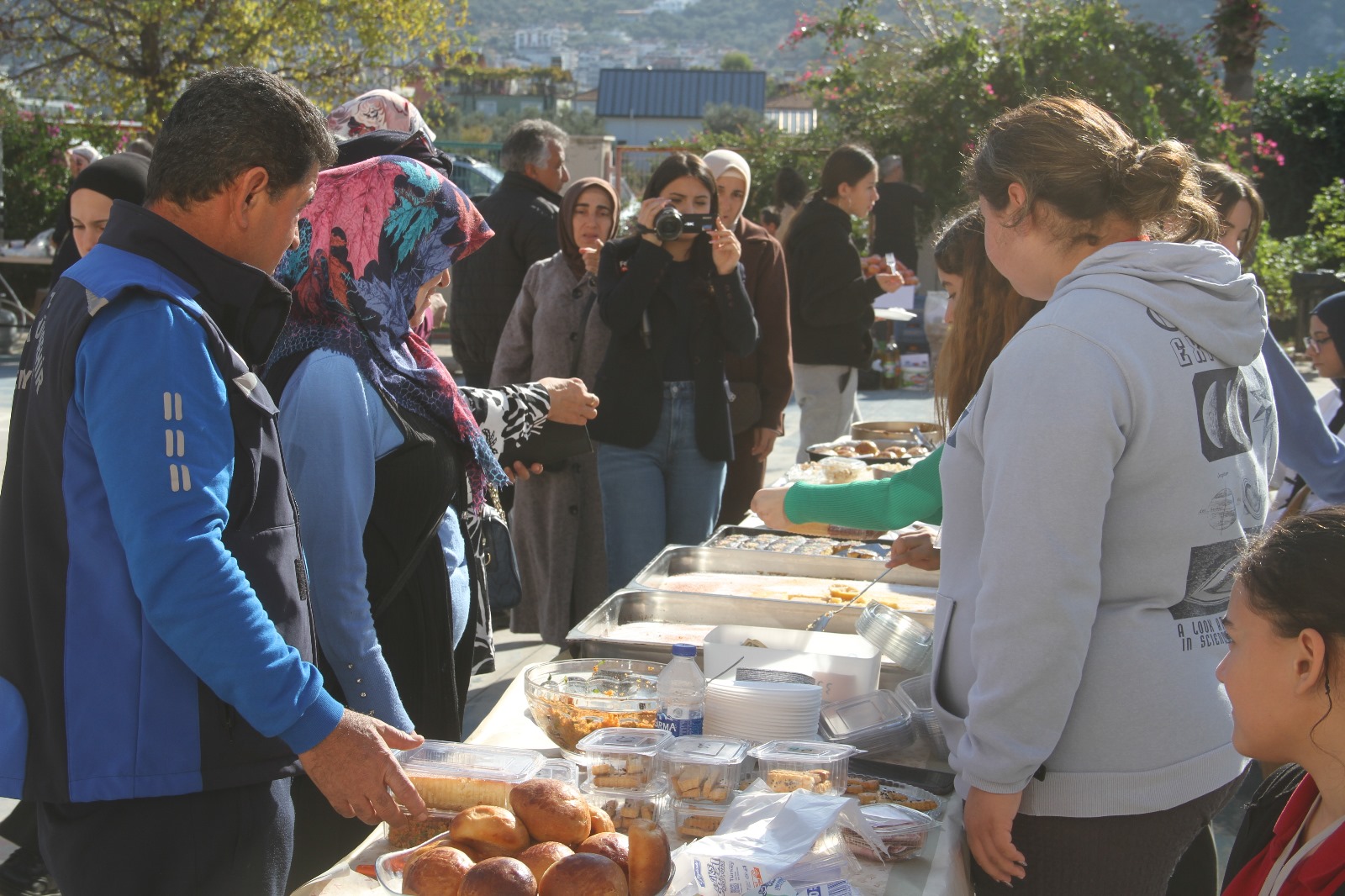 Fethiye Şehit Sümer Deniz Kız İmam Hatip Lisesi’nde Kermes Düzenlendi (11)