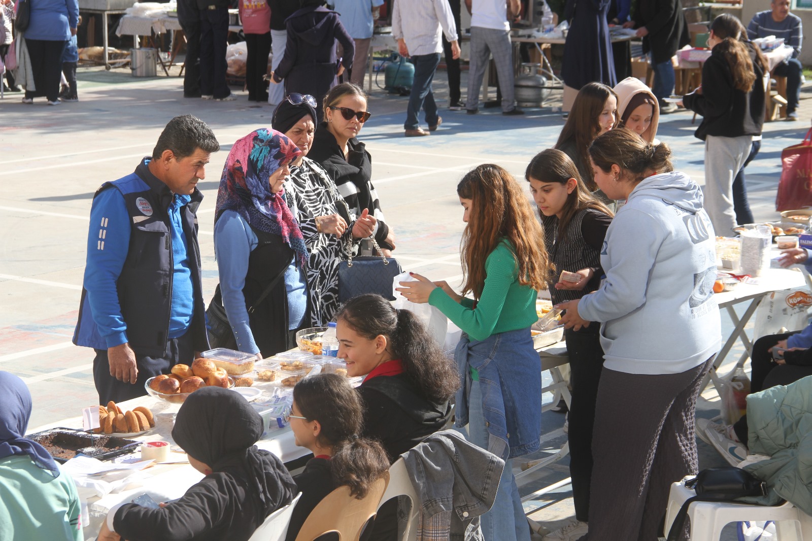 Fethiye Şehit Sümer Deniz Kız İmam Hatip Lisesi’nde Kermes Düzenlendi (12)