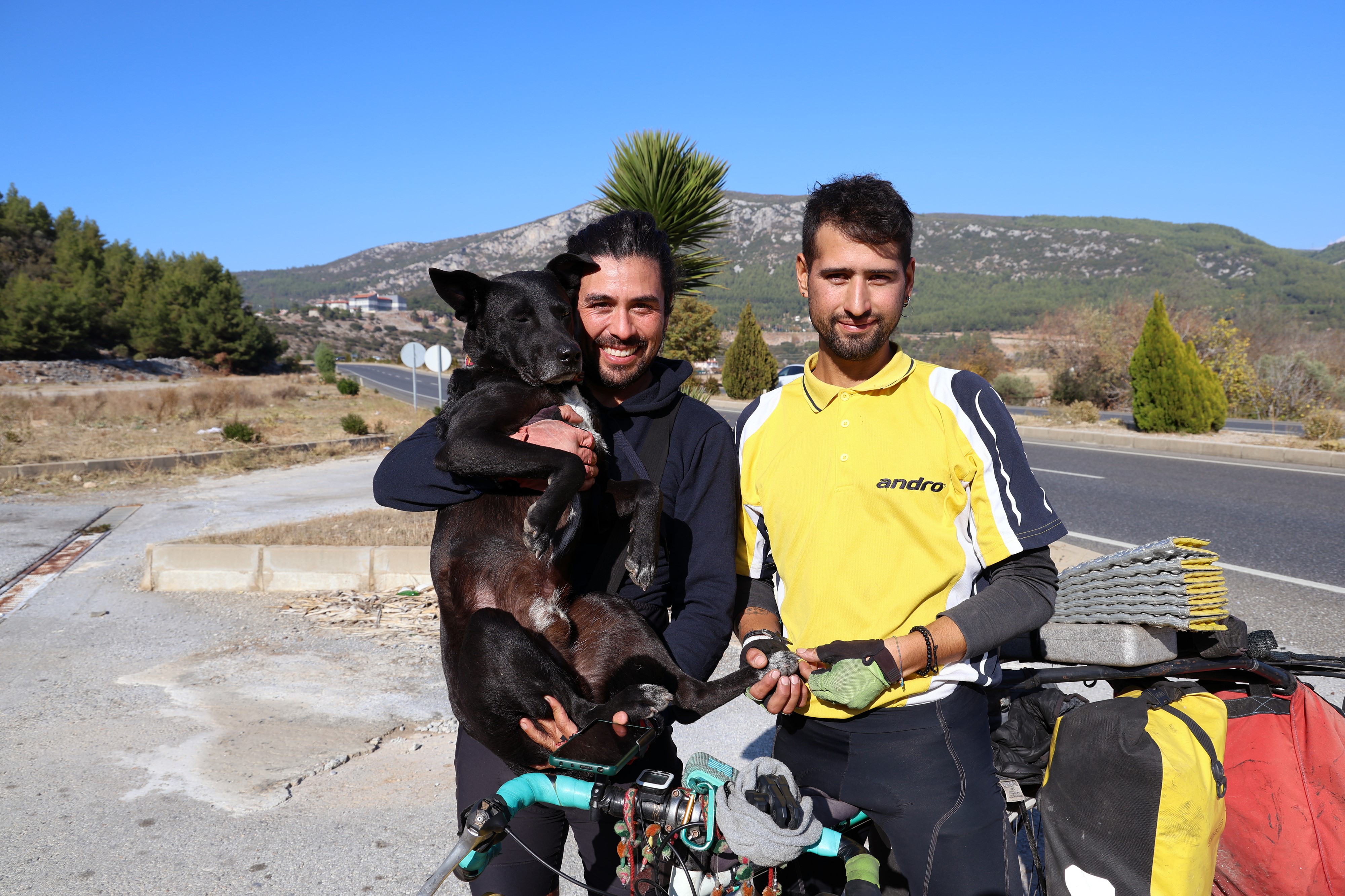 İklim Değişikliğine Dikkat Çekmek İçin Bisikletle Dünya Turuna Çıktılar (6)