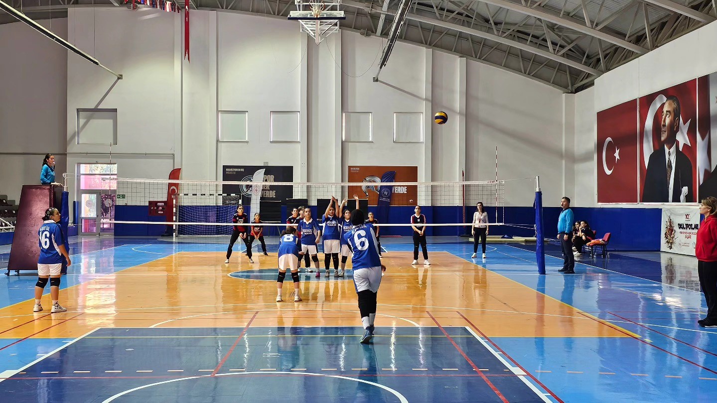 Seydikemer’de Yıldız Kızlar Voleybol İlçe Seçmeleri Başladı (1)