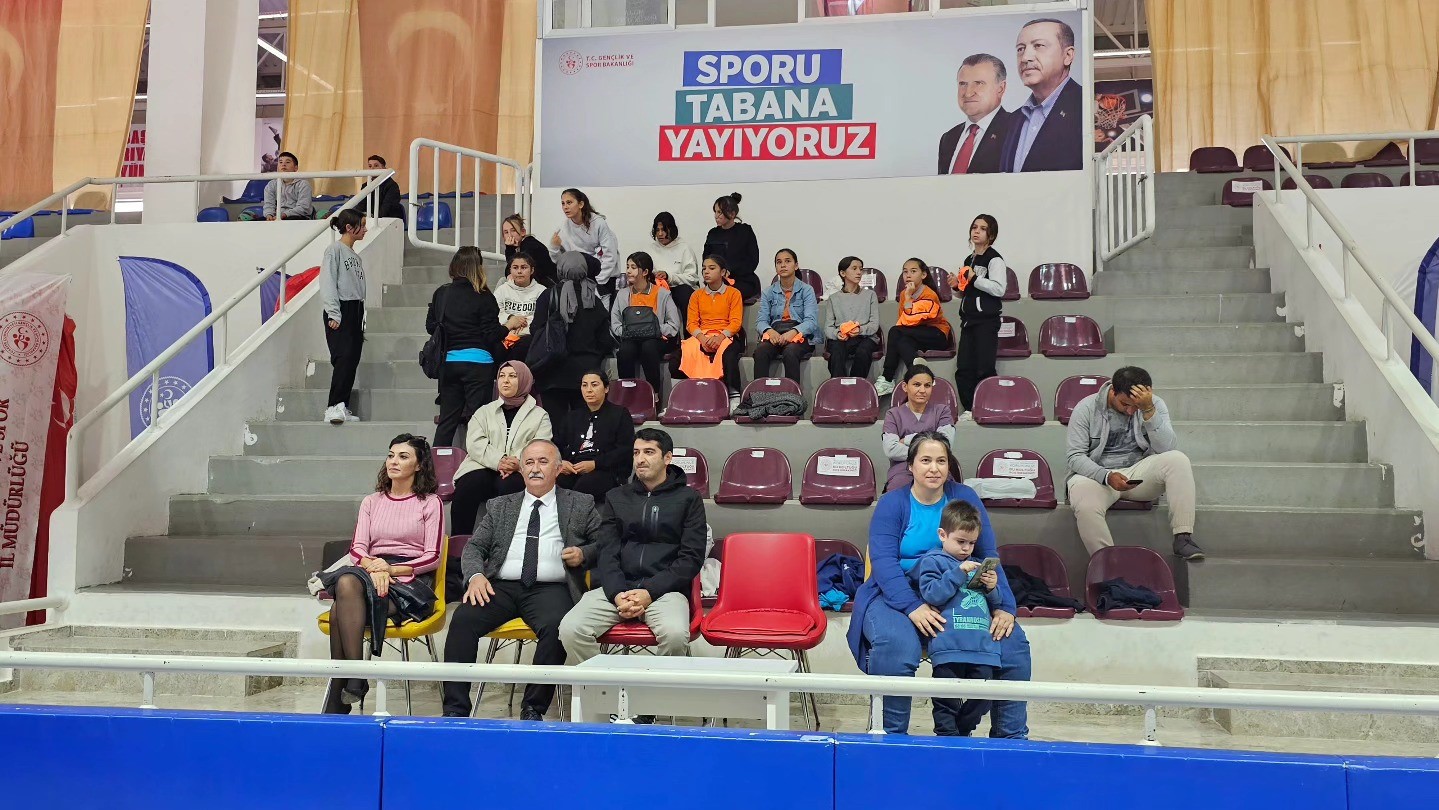 Seydikemer’de Yıldız Kızlar Voleybol İlçe Seçmeleri Başladı (3)