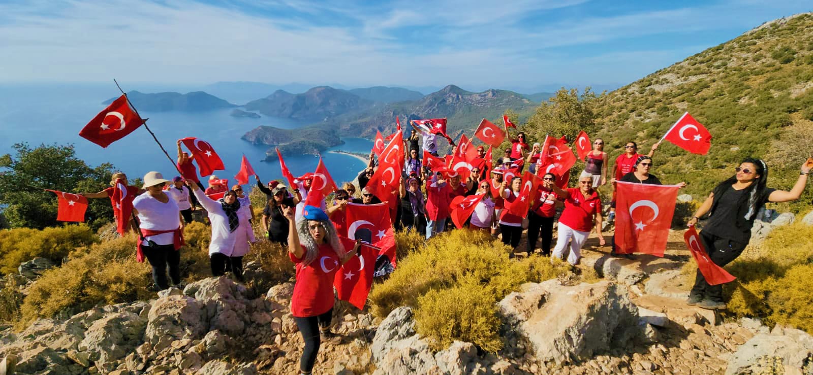 Tabiat Kadınları, Türk Bayraklarıyla Yürüdü (2)