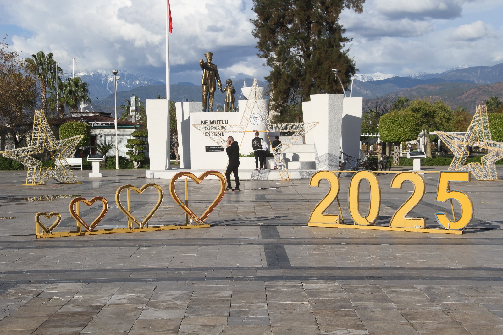 Beşkaza Meydanı Yılbaşına Hazır