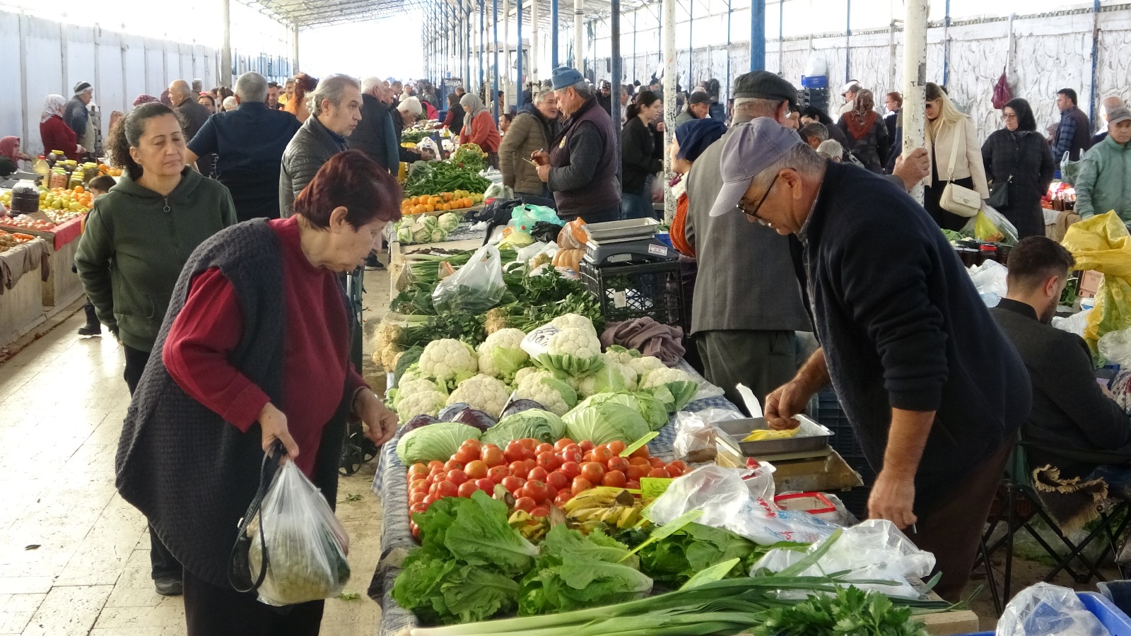 Cuma Pazarı’nda Bağışıklığı Güçlendiren Ürünlere Yoğun İlgi (8)