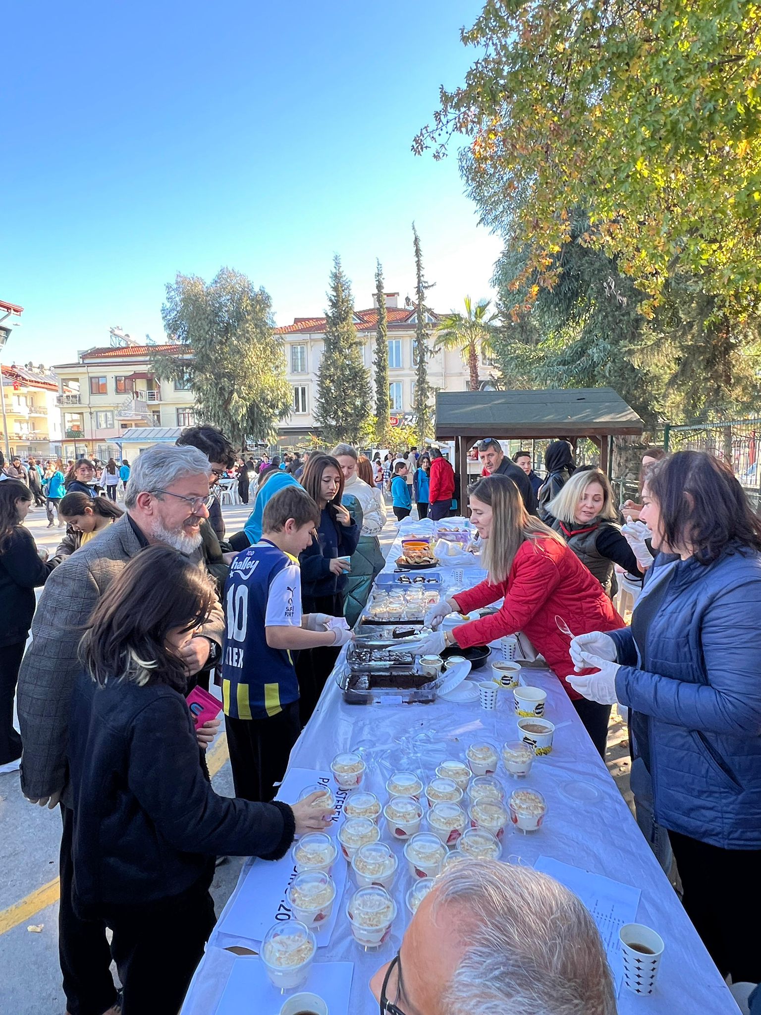 Fethiye Kaymakamı Ertaş, Kermese Katıldı