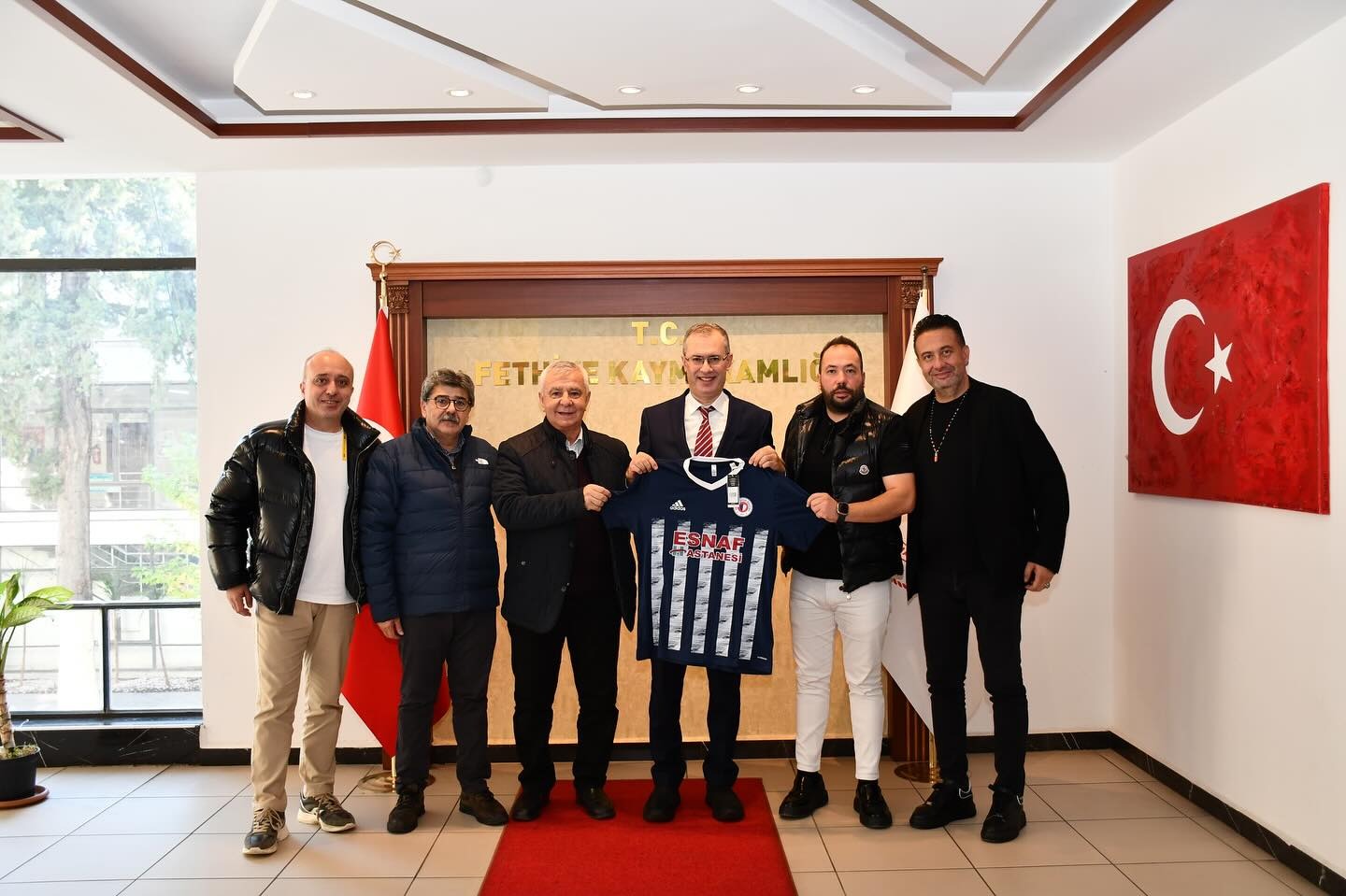 Fethiye Kaymakamı Ertaş’a Fethiyespor Forması (2)