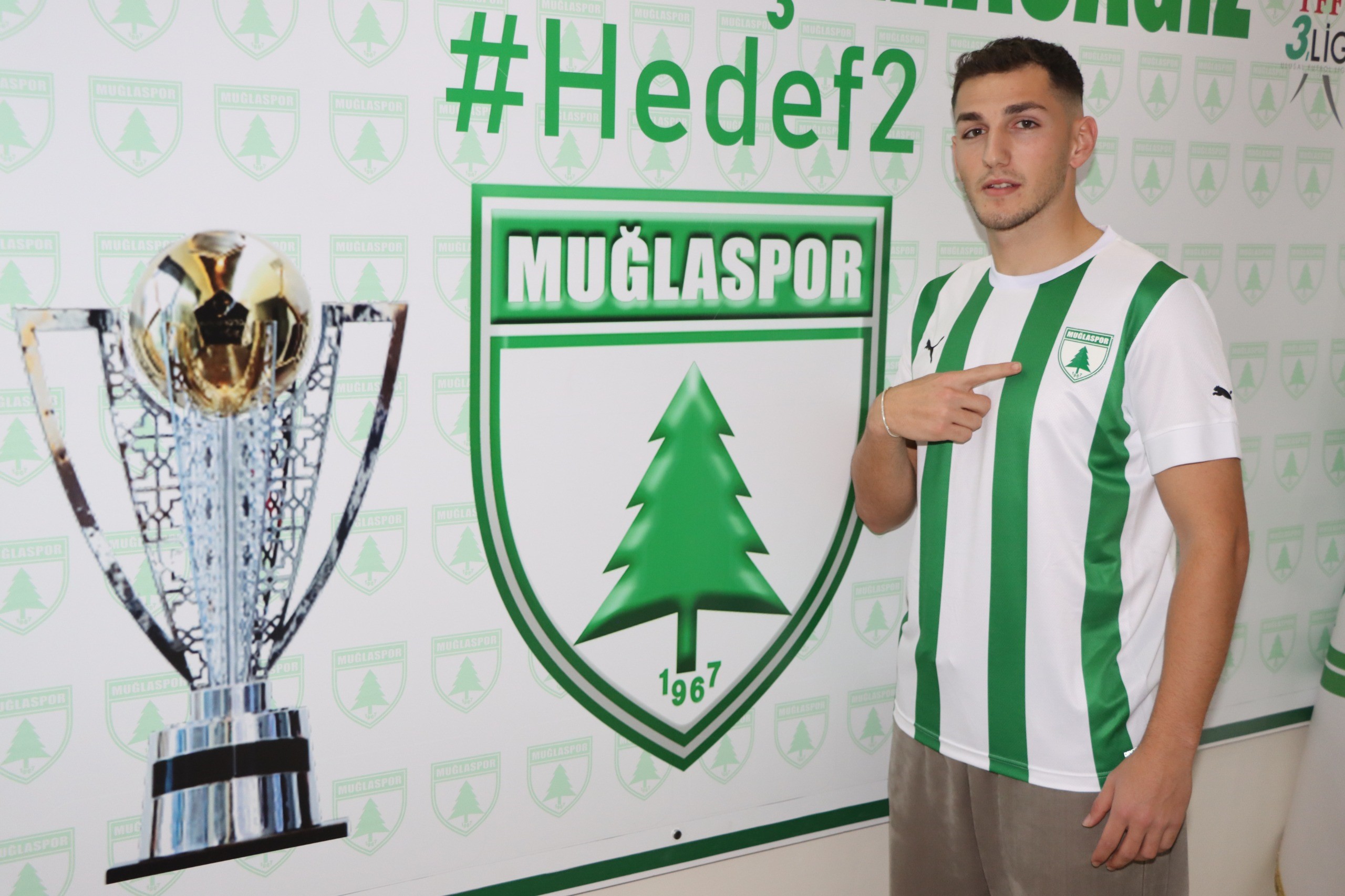 Genç Futbolcu, Fethiyespor’da Profesyonel Oldu (5)