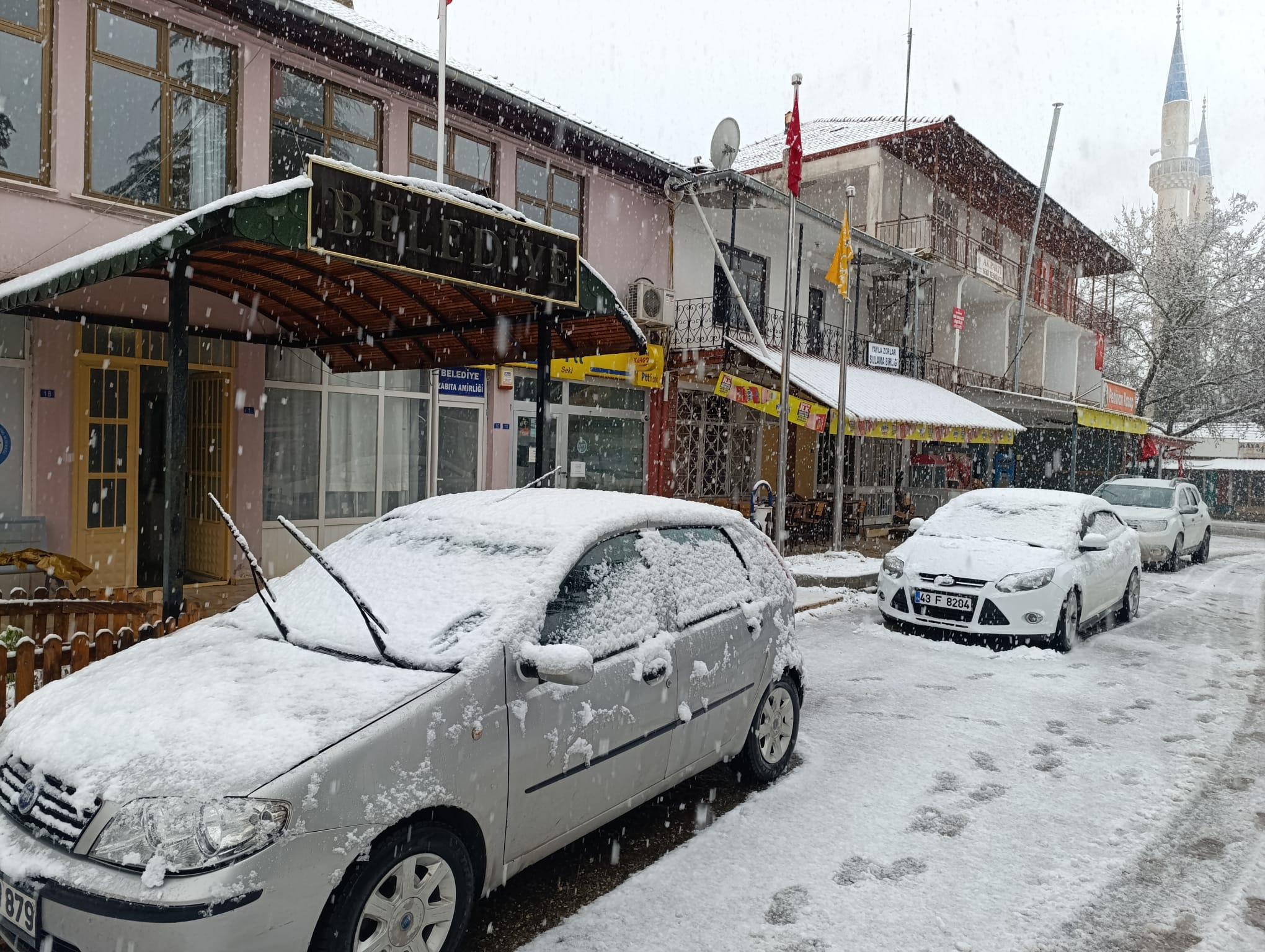 Seydikemer'e Mevsimin İlk Karı Yağdı (1)