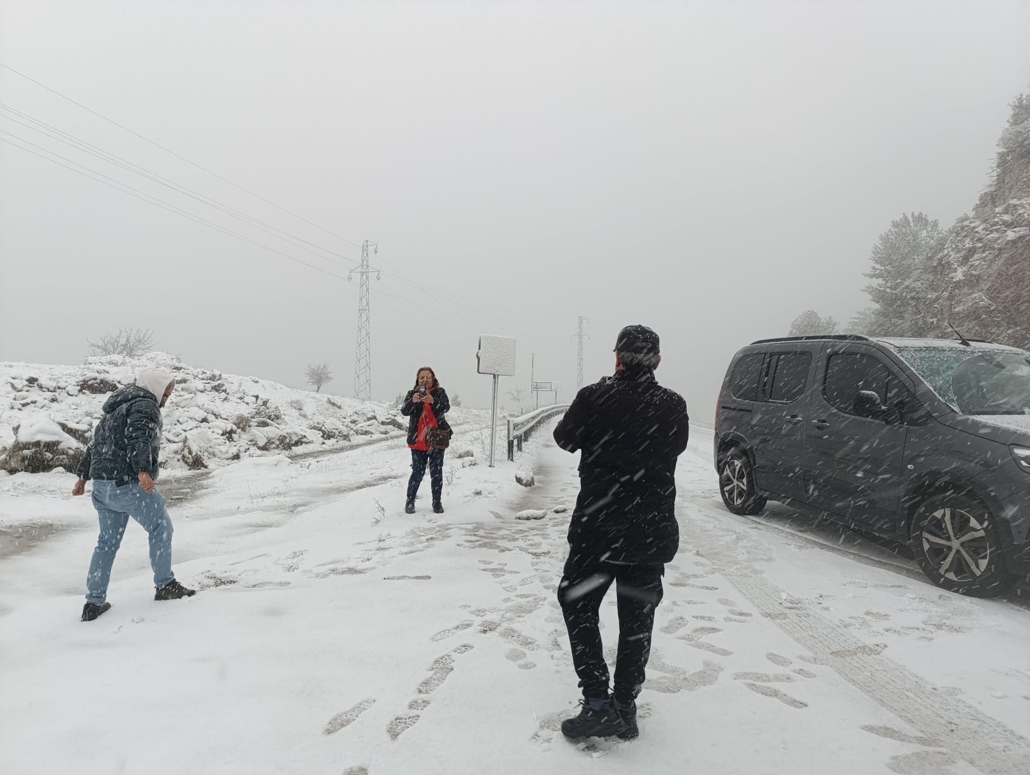 Seydikemer'e Mevsimin İlk Karı Yağdı (2)