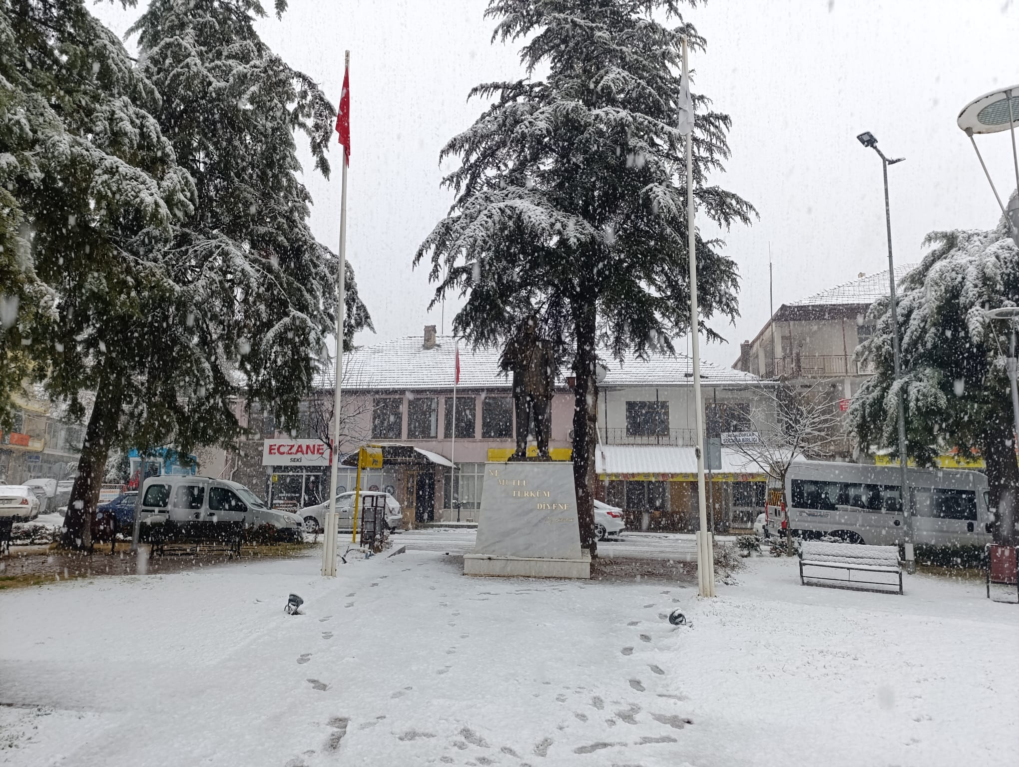 Seydikemer'e Mevsimin İlk Karı Yağdı (6)