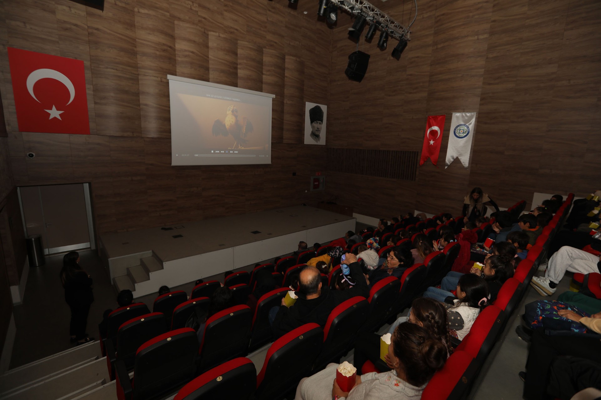 Başkan Aras’tan Çocuklara Sinema Hediyesi (2)