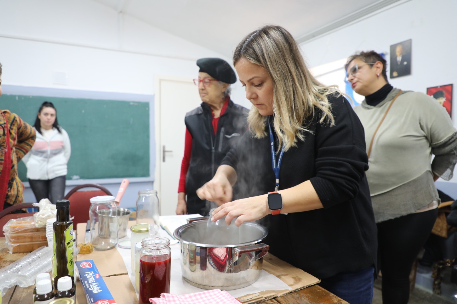 Eğitimlerle Balmumu Kadınların Elinde Hayat Buluyor (9)