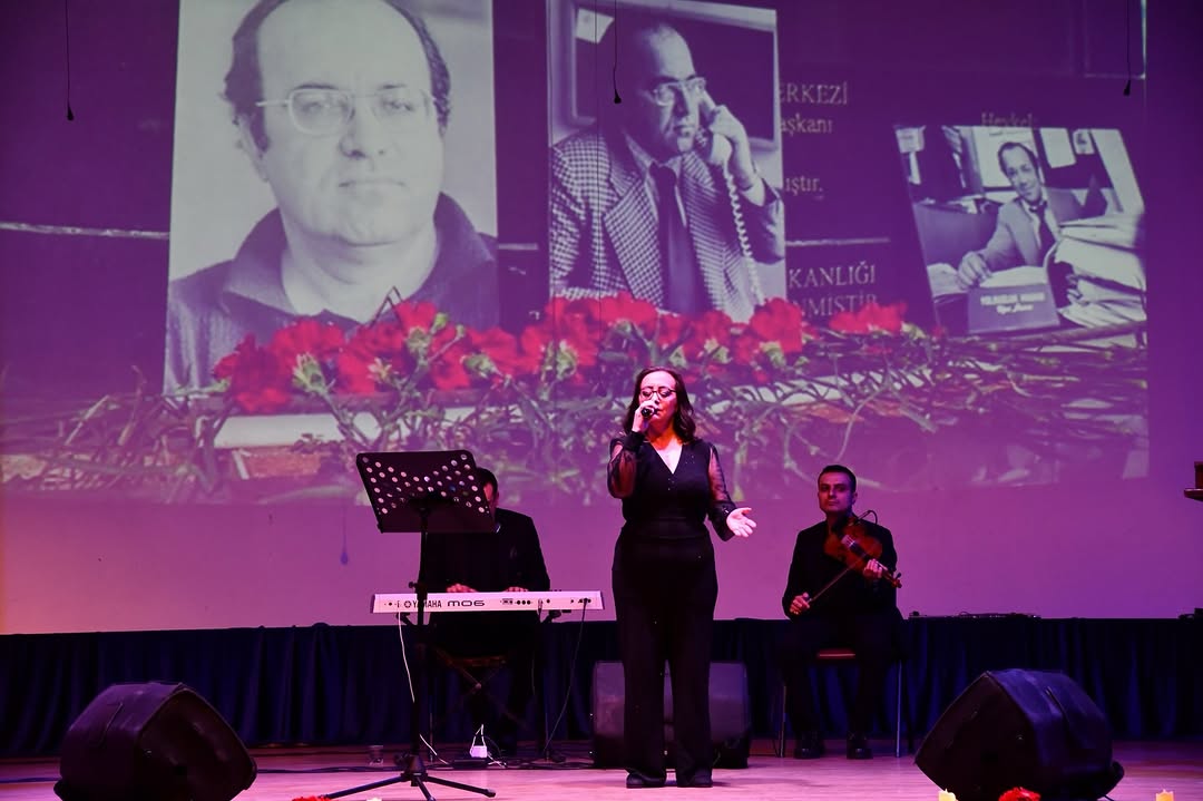 Uğur Mumcu, Ali Gaffar Okkan Ve Demokrasi Şehitleri’ni Anma Töreninde, Belediye Sanatçılarımız Ve Kent Orkestramızın Seslendirdiği Anlamlı Türkülerle Onları Saygıyla Andık. (3)