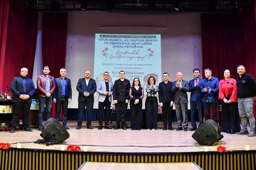 Uğur Mumcu, Ali Gaffar Okkan Ve Demokrasi Şehitleri’ni Anma Töreninde, Belediye Sanatçılarımız Ve Kent Orkestramızın Seslendirdiği Anlamlı Türkülerle Onları Saygıyla Andık. (8)