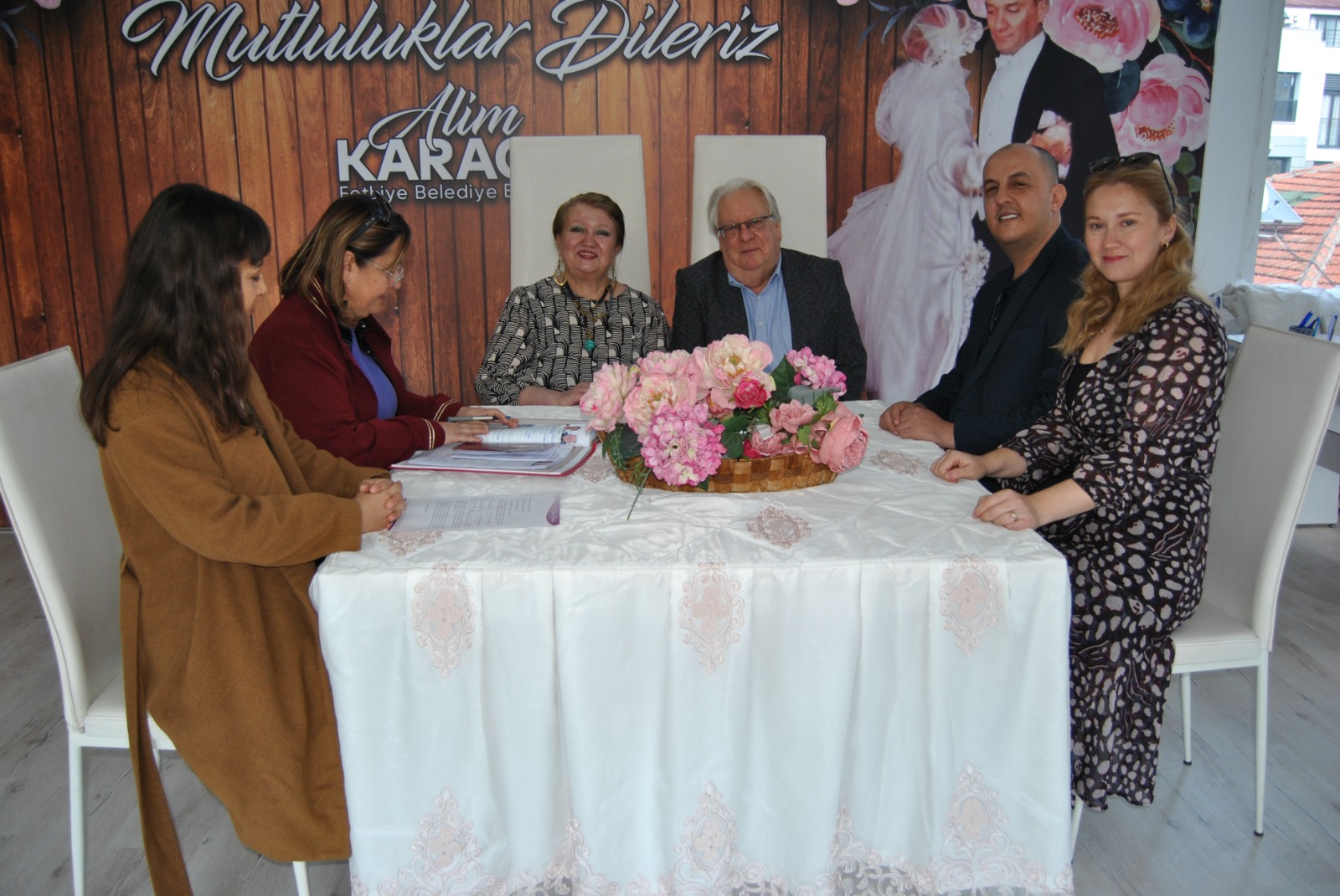 25 Yıllık Sevginin İmzaları Fethiye'de Kalplere Atıldı (2)