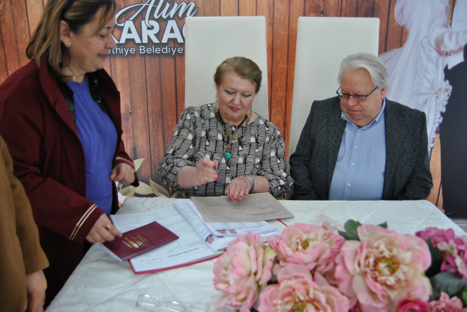 25 Yıllık Sevginin İmzaları Fethiye'de Kalplere Atıldı (3)