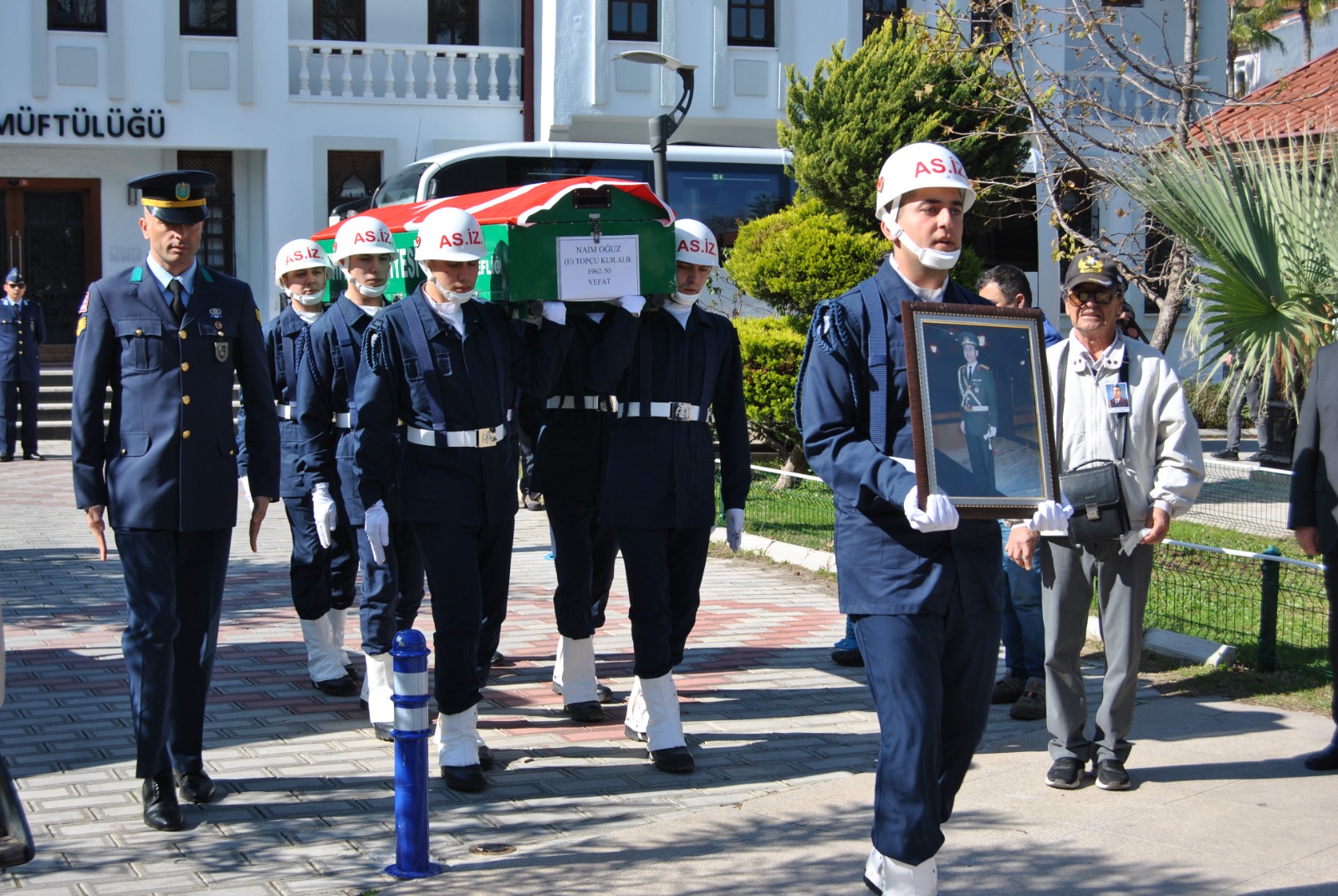 Emekli Kurmay Albay Son Yolculuğuna Askeri Törenle Uğurlandı (2)