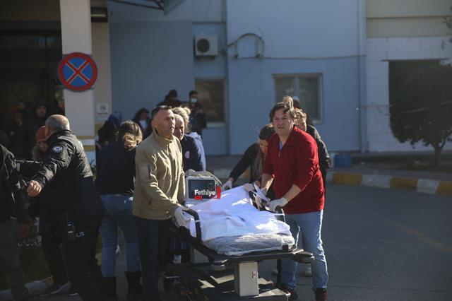 Fethiye’de Araç Yangını; 5 Yaşındaki Çocuk Ağır Yaralandı (2) (Copy)