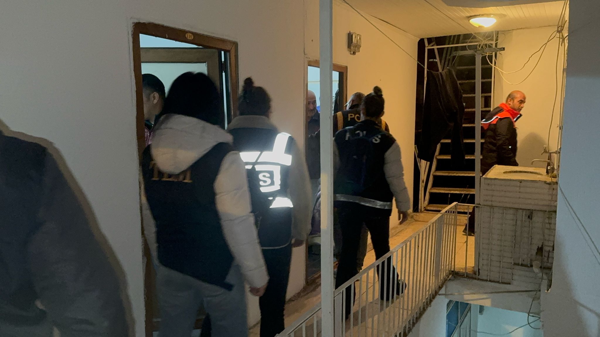 Fethiye’de Polisten Pansiyonlara Denetim (6)