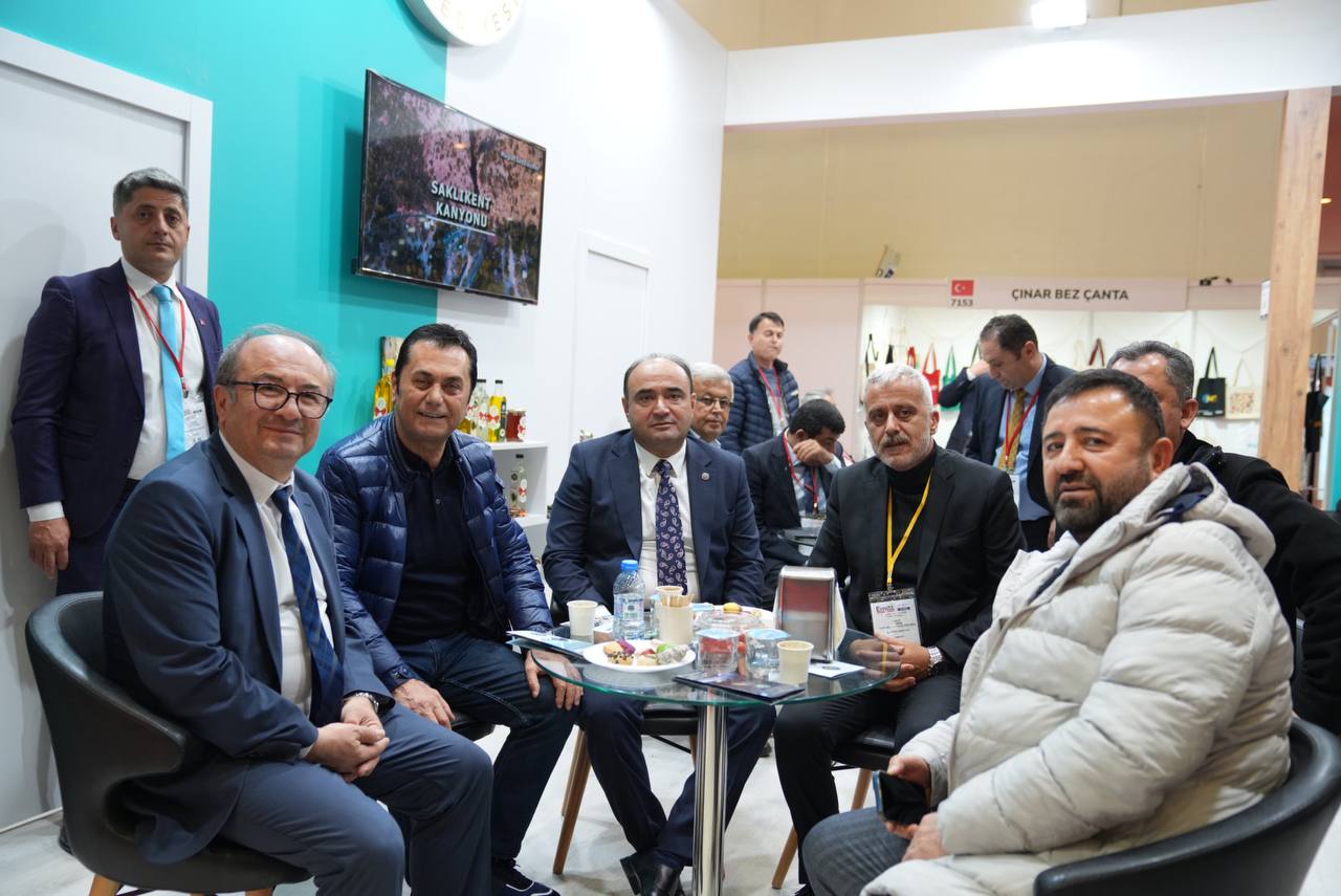 Sanatçı Hasan Yılmaz, Fuarda Seydikemer’e Hayran Kaldı 1