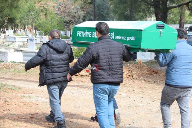 19 Yıl Sonra Aydınlatılan Cinayetin Kurbanı Son Yolculuğuna Uğurlandı (10) (Copy)