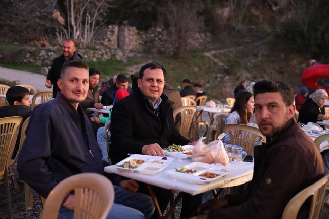 Başkan Durmuş, Vatandaşlarla İftar Sofrasında Buluştu (2) (Copy)