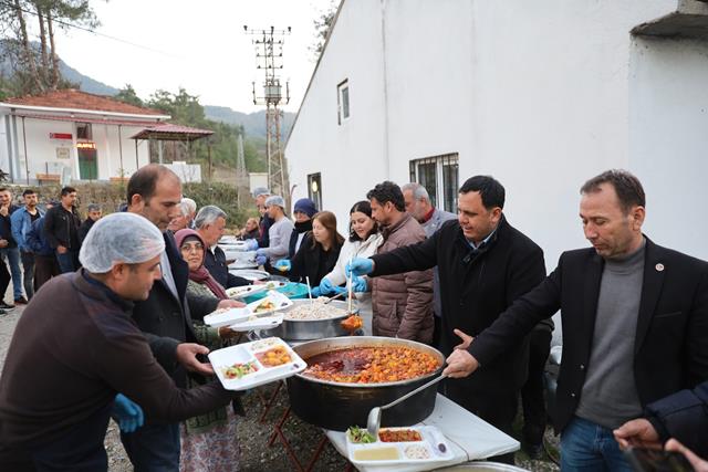 Başkan Durmuş, Vatandaşlarla İftar Sofrasında Buluştu (3) (Copy)
