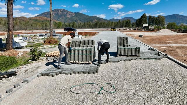 Çatalarık Mezarlığında Yoğun Mesai (5) (Copy)