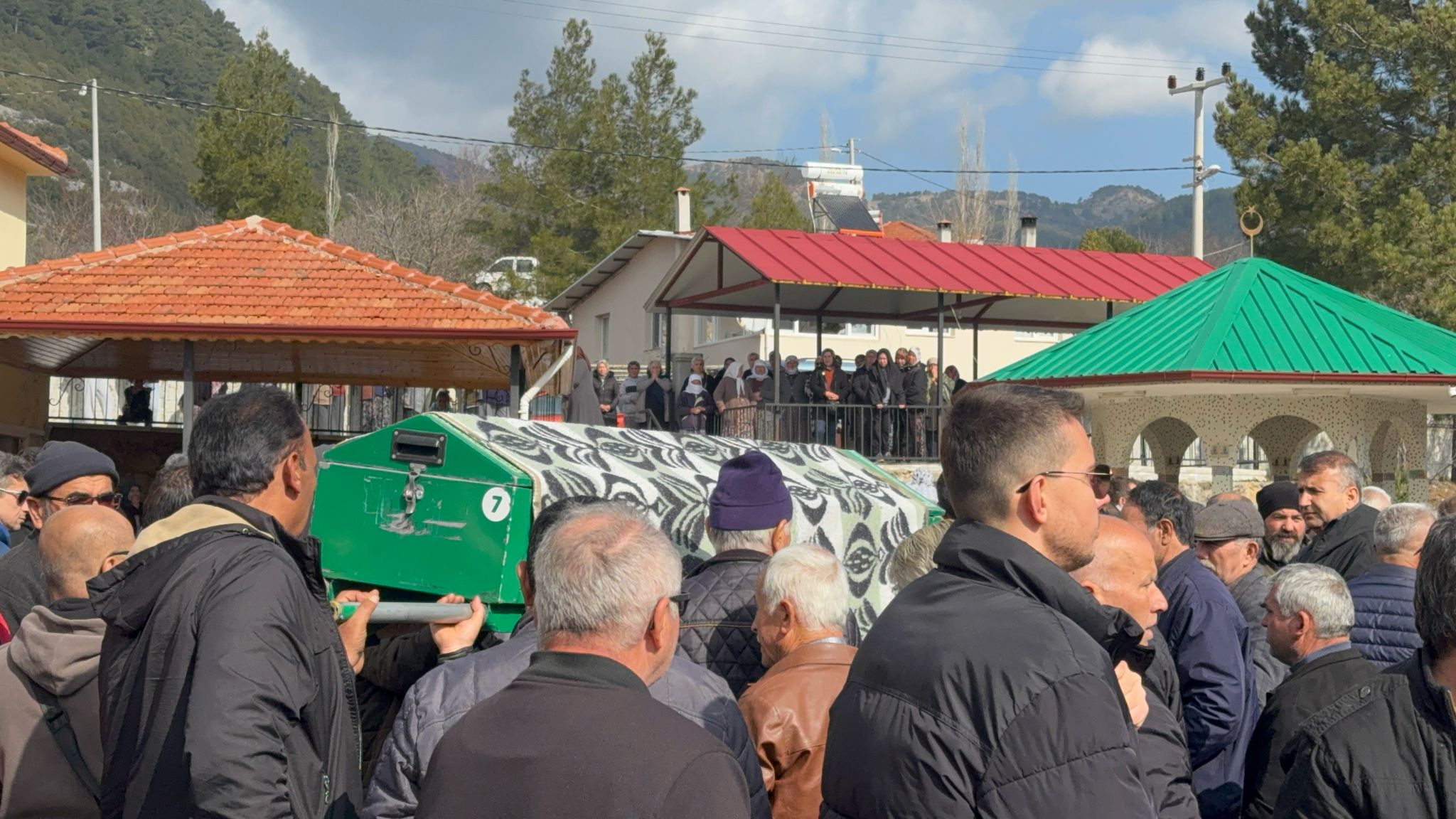 F3529869 C170 4203 895C 5C982A4A28B2-1