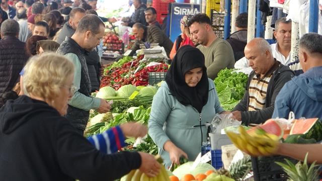 Fethiye Salı Pazarında Bahar Hareketliliği (3) (Copy)