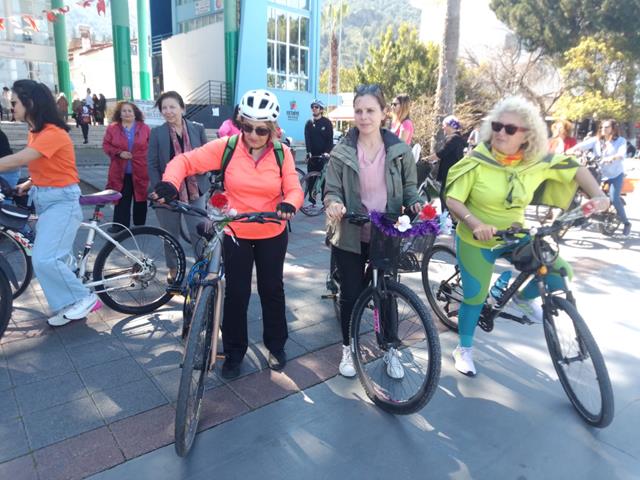 Fethiye'de Kadınlar Günlerinde Bisiklet İle Tur Attılar (7) (Copy)