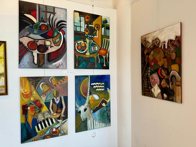 Kadınların Yaptığı Resimlerin Sergisi Göz Kamaştırdı (3) (Copy)