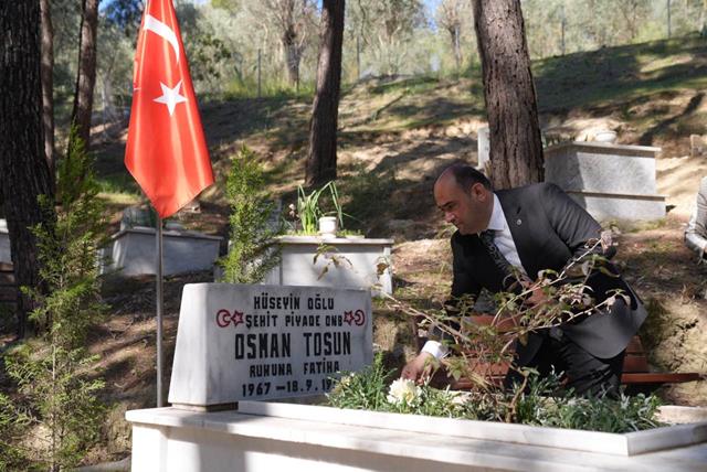 Seydikemer Protokolü Şehitlerimizin Kabirlerini Ziyaret Etti (4) (Copy)