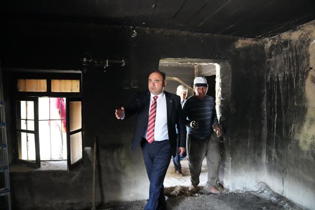 Başkan Akdenizli, Evi Yanan Aileyi Ziyaret Etti (2) (Copy)